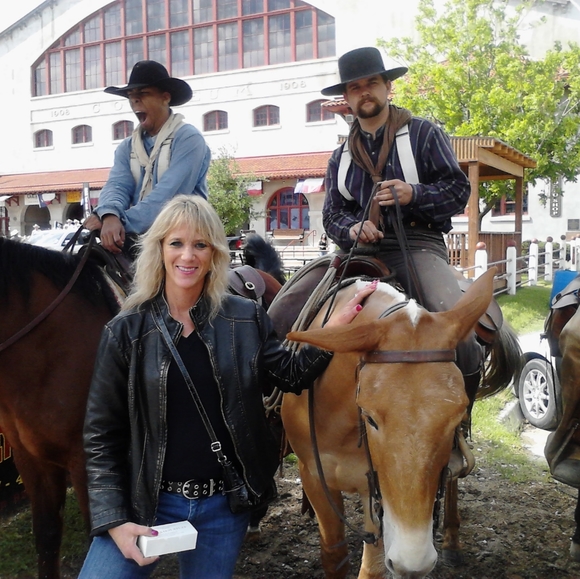 Meet your Posher, Jill - Picture 2 of 2